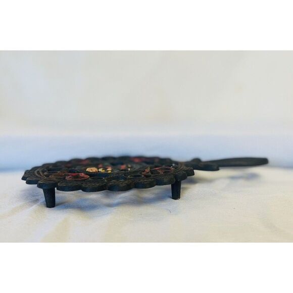 Cast Iron Footed Trivet Amish Girl & Hearts JZH 1952 20 Multicolor Insert VTG - Picture 3 of 7